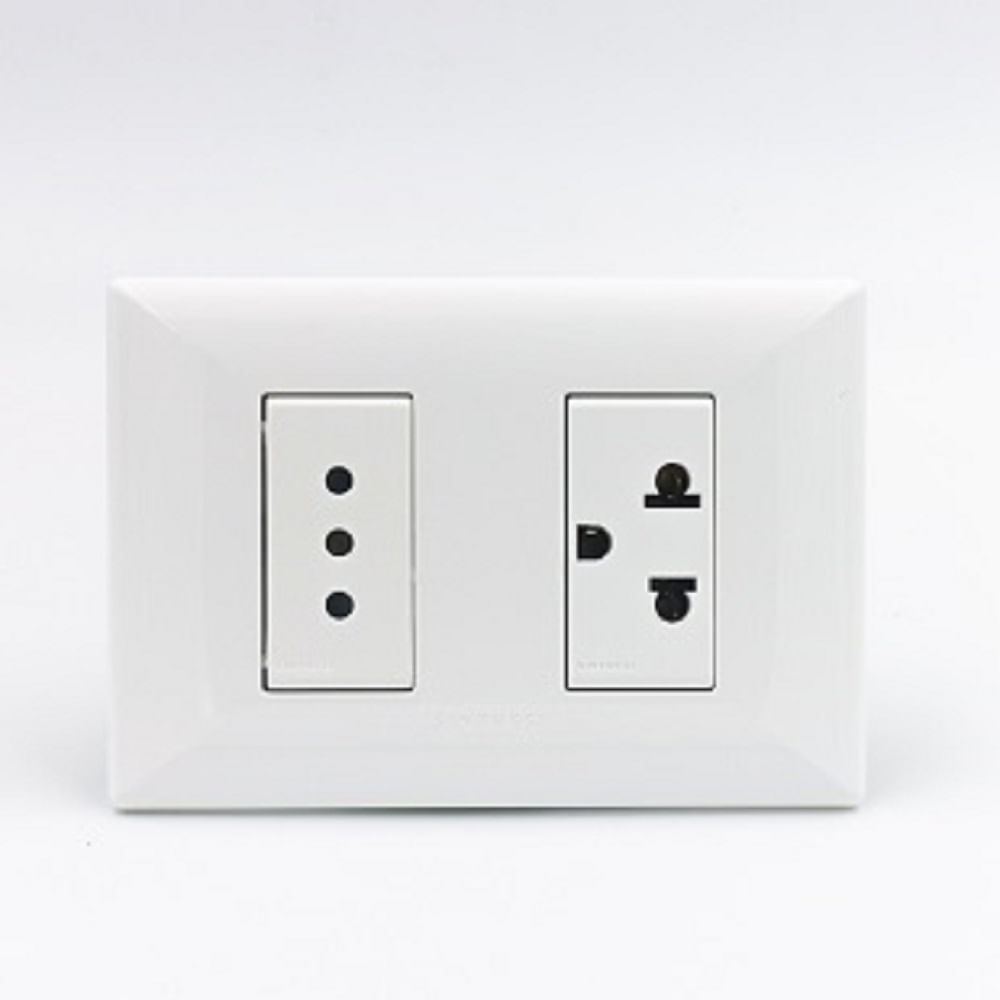 TOMACORRIENTE DOBLE 1  3 EN LINEA Y 1 UNIVERSAL SINTHESI S22 PLACA BLANCA Y DADO BLANCO