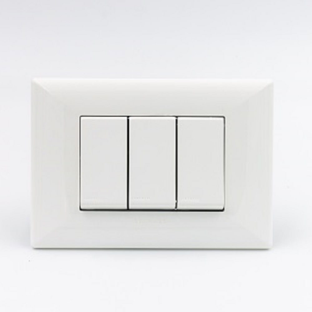 INTERRUPTOR TRIPLE SINTHESI S22 PLACA BLANCA Y DADOS BLANCOS