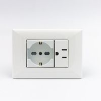TOMACORRIENTE DOBLE 1 SCHUKO Y 1 AMERICANO SINTHESI S22 PLACA BLANCA Y DADOS BLANCOS