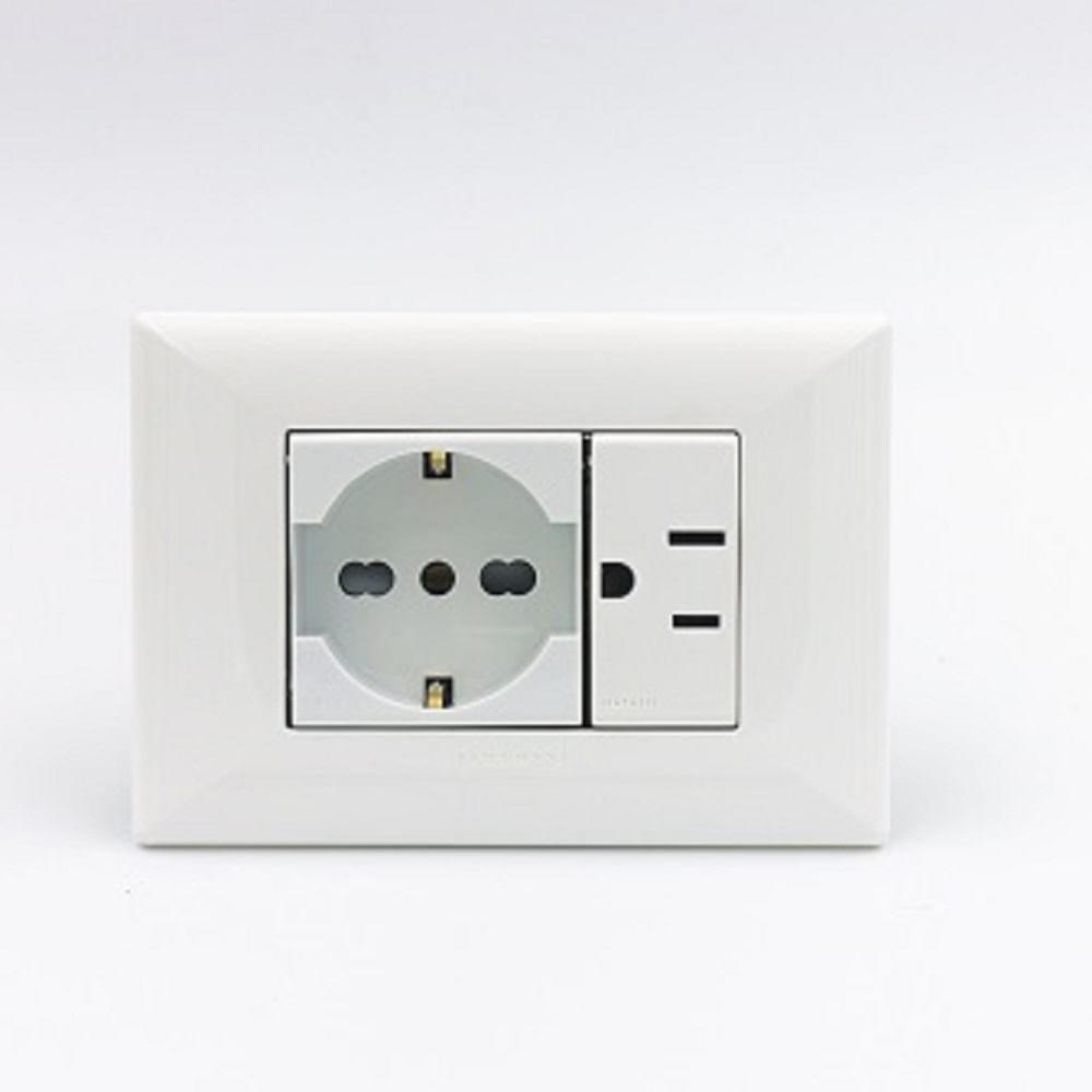 TOMACORRIENTE DOBLE 1 SCHUKO Y 1 AMERICANO SINTHESI S22 PLACA BLANCA Y DADOS BLANCOS