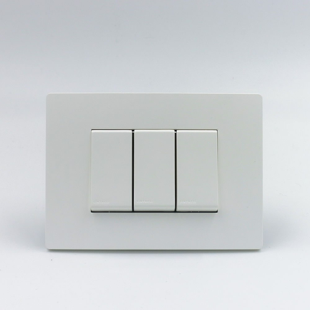 INTERRUPTOR TRIPLE SINTHESI S33 PLACA BLANCA MATE Y DADOS S22 BLANCOS