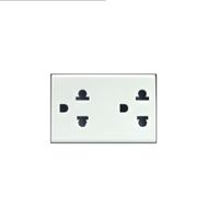 DADO TOMACORRIENTE DUPLEX UNIVERSAL CON TIERRA DE 3 MODULOS SINTHESI S22 BLANCO