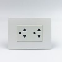 TOMACORRIENTE DUPLEX UNIVERSAL CON TIERRA SINTHESI S33 PLACA BLANCA MATE Y DADO S22 BLANCO