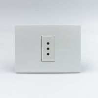 TOMACORRIENTE SIMPLE 3 EN LINEA SINTHESI S33 PLACA BLANCA MATE Y DADOS S22 BLANCOS