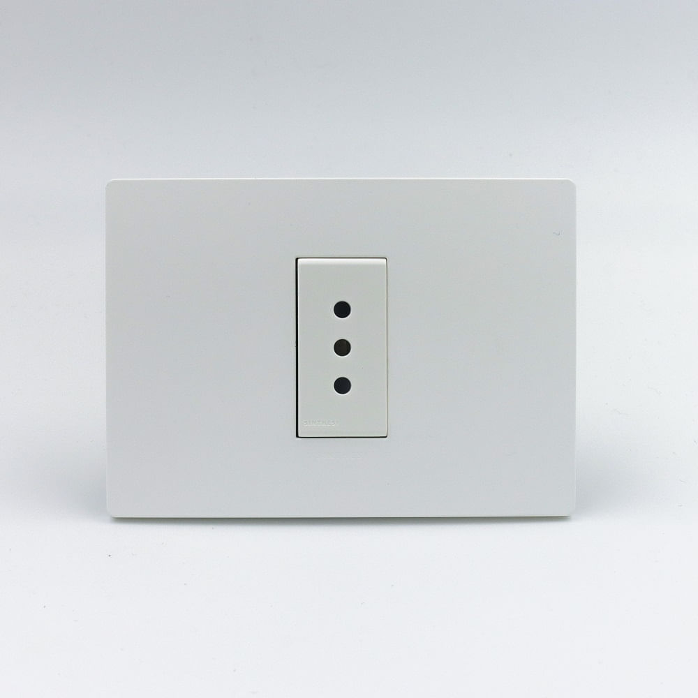TOMACORRIENTE SIMPLE 3 EN LINEA SINTHESI S33 PLACA BLANCA MATE Y DADOS S22 BLANCOS