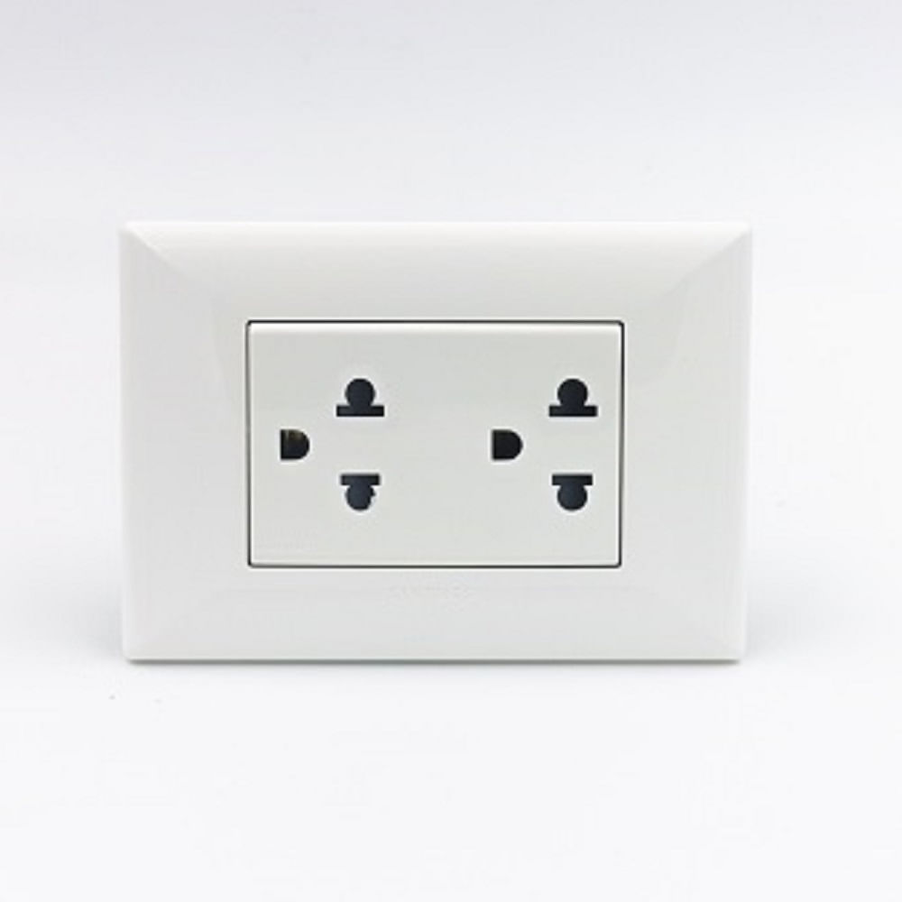 TOMACORRIENTE DUPLEX UNIVERSAL CON TIERRA SINTHESI S22 PLACA BLANCA Y DADOS BLANCOS