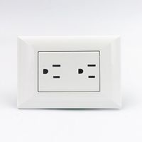 TOMACORRIENTE DUPLEX AMERICANO CON TIERRA SINTHESI S22 PLACA BLANCA Y DADOS BLANCOS
