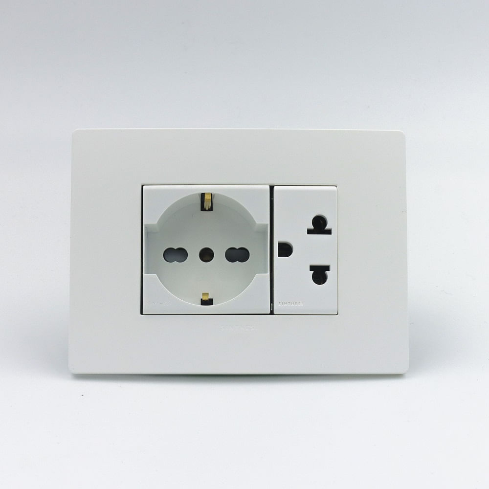 TOMACORRIENTE DOBLE 01 SCHUKO Y 01 UNIVERSAL CON TIERRA SINTHESI S33 PLACA BLANCA MATE