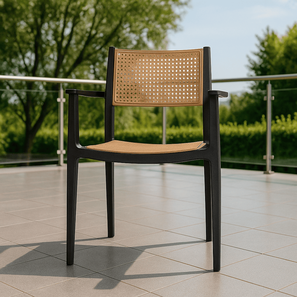 Silla de exterior de resina con brazos Caravan Orange