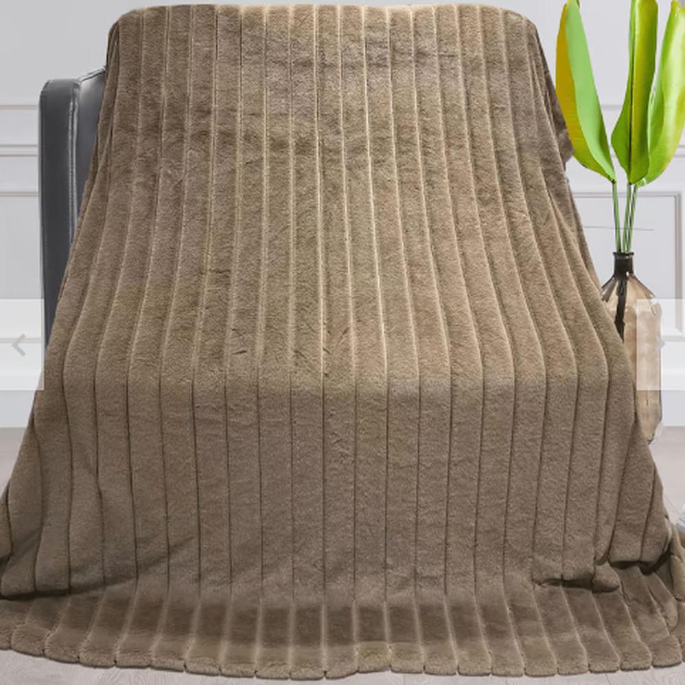 Manta Antialérgica Piel de Conejo Alto Relieve a Rayas QUEEN Crema