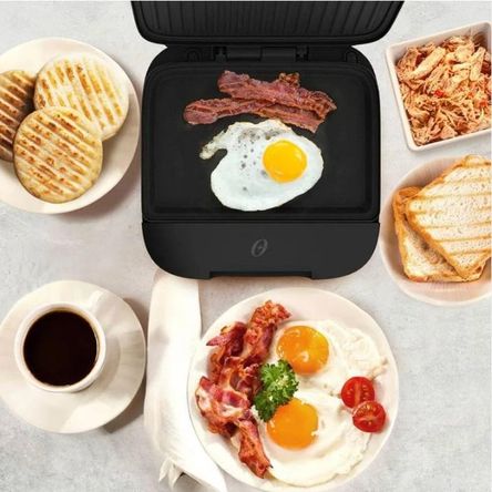 Sandwichera Oster® compacta con platos hondos CKSTSM400 053