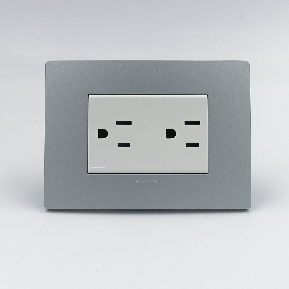 TOMACORRIENTE DUPLEX AMERICANO CON TIERRA  SINTHESI S33 PLACA PLATA Y DADO BLANCO