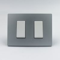 CONMUTADOR DE 3 VIAS DOBLE SINTHESI S33 PLACA PLATA Y DADOS BLANCOS
