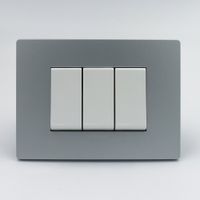 INTERRUPTOR TRIPLE 1 SIMPLE Y 2 CONMUTADOR 3 VIAS SINTHESI S33 PLACA PLATA Y DADOS BLANCOS