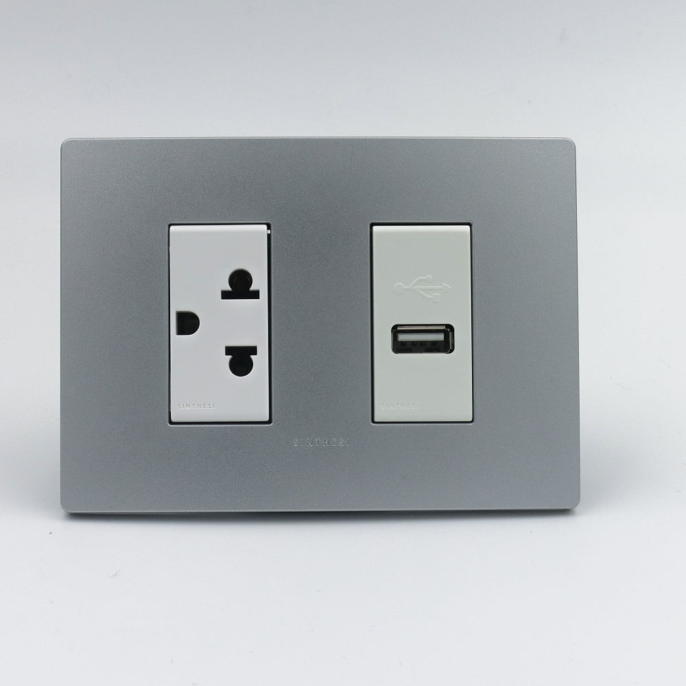 TOMACORRIENTE DOBLE 1 UNIVERSAL Y 1 CARGADOR USB TIPO A SINTHESI S33 PLACA PLATA Y DADOS BLANCOS