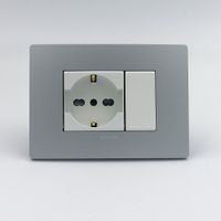 TOMACORRIENTE SCHUKO SIMPLE SINTHESI S33 PLACA PLATA Y DADO BLANCO