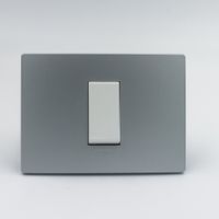 CONMUTADOR DE 3 VIAS SIMPLE SINTHESI S33 PLACA PLATA Y DADO BLANCO