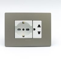 TOMACORRIENTE DOBLE 1 SCHUKO Y 1 UNIVERSAL SINTHESI S33 PLACA ARENA Y DADOS BLANCOS