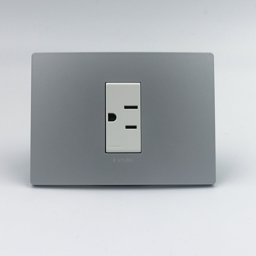 TOMACORRIENTE SIMPLE AMERICANO SINTHESI S33 PLACA PLATA Y DADOS BLANCOS