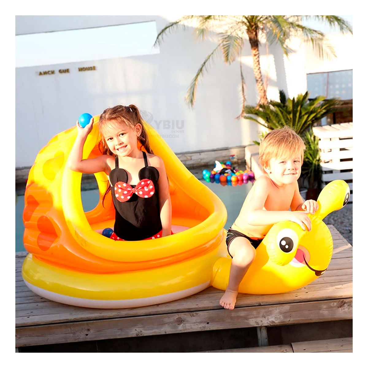 Piscina Innovadora de Diseño de Caracol de Color Amarillo