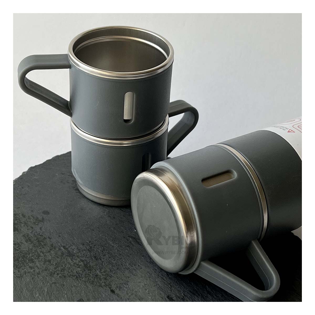 Termo Practico con Tazas Plomo Y+Stickers