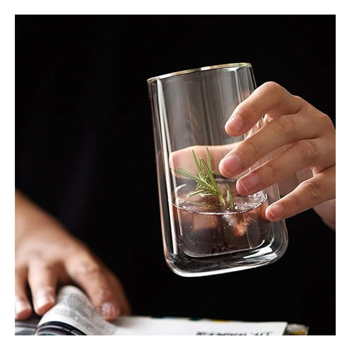 Vaso Compacto y Moderno en Base Ancha Y+Stickers