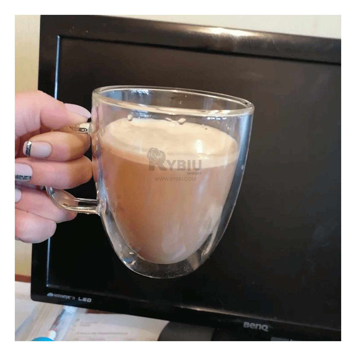 Taza Firme y Duradera en Color Trasparente Y+Papel de Regalo