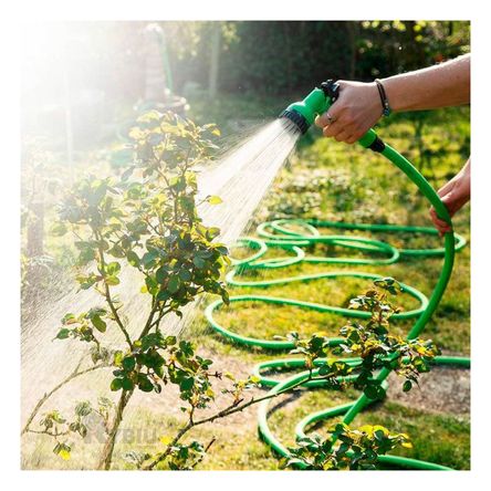 Manguera con Pistola de RIego Ampliable en Verde Y+Stickers