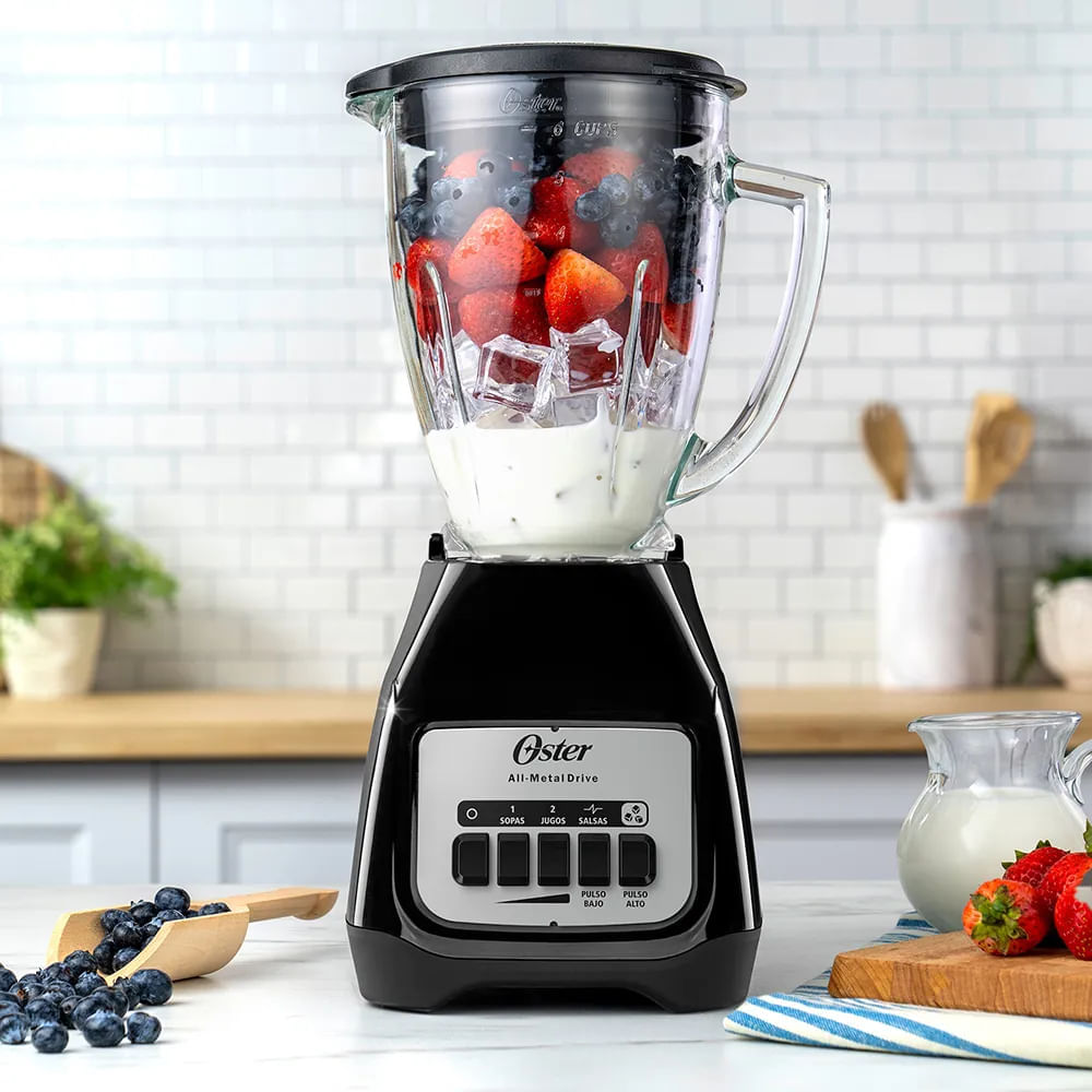 Licuadora Oster de 1.5L con 550 watts – Negro Kaliman BLSTKAG BPB 053