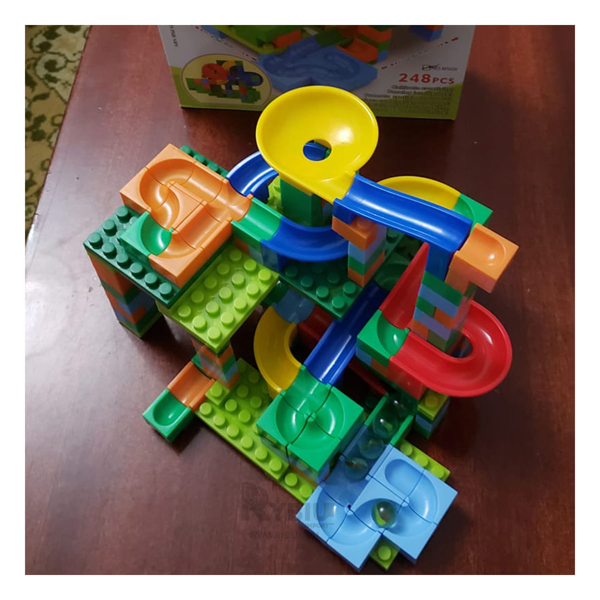 Pista con Diseño Variado y Llamativo Color Verde Y+Agendita