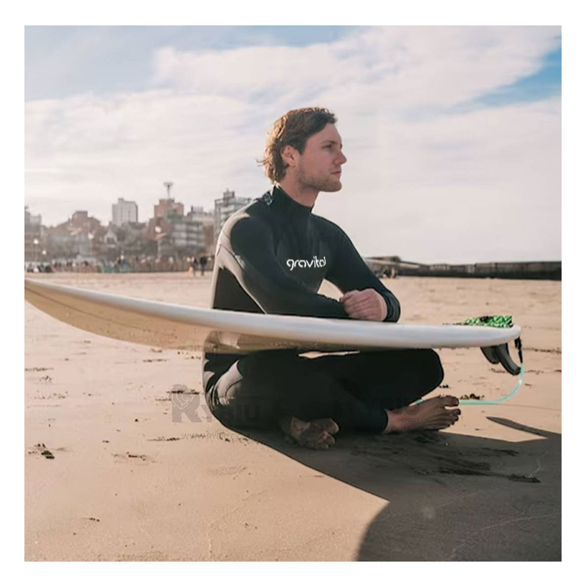 Traje Elegante y Cómodo de Color Negro Y+Stickers