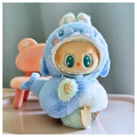 Peluche Labubu Musical Outfit Tiburón Azul