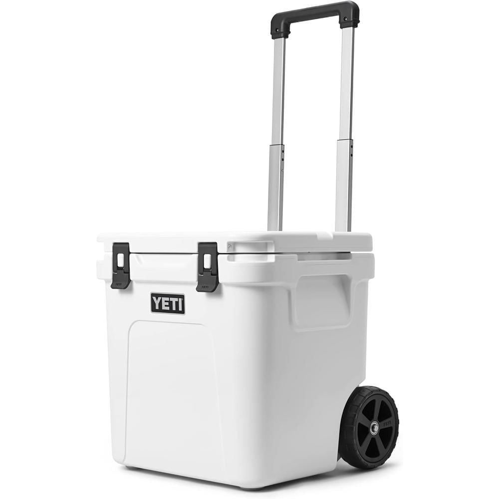 YETI Roadie 48 Cooler Con Ruedas Y Mango Retráctil | Blanco