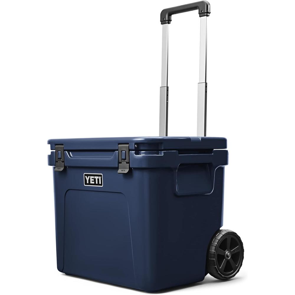 YETI Roadie 60 Cooler Con Ruedas Y Mango Retráctil | Azul Marino