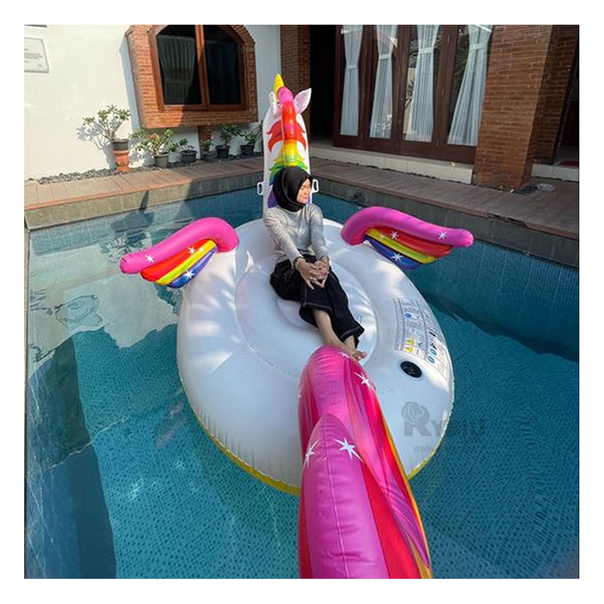 Bote Compacto Ideal para Fotos en Multicolor Y+Agendita