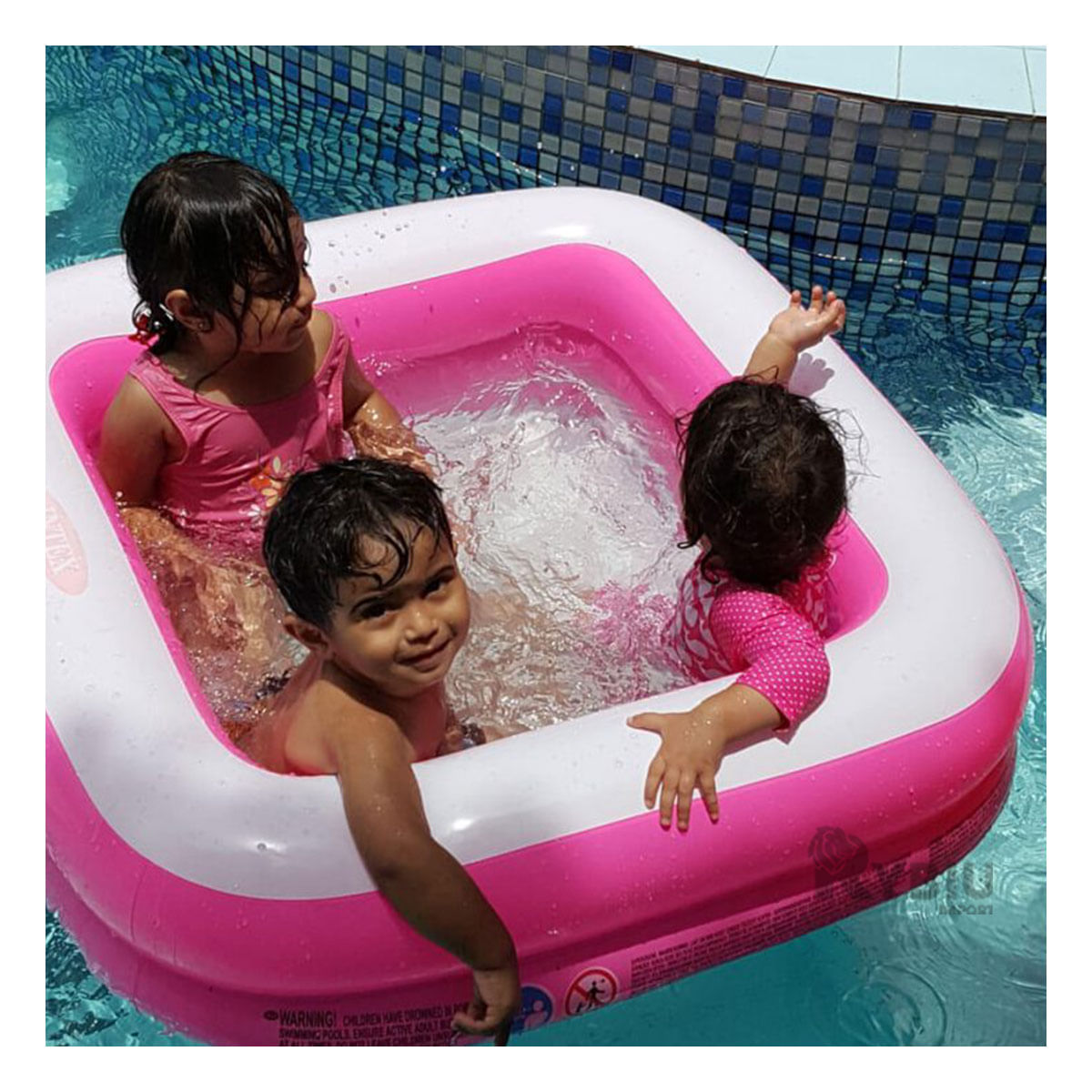 Piscina con Diseño Clasico en Color Rosado Y+Stickers