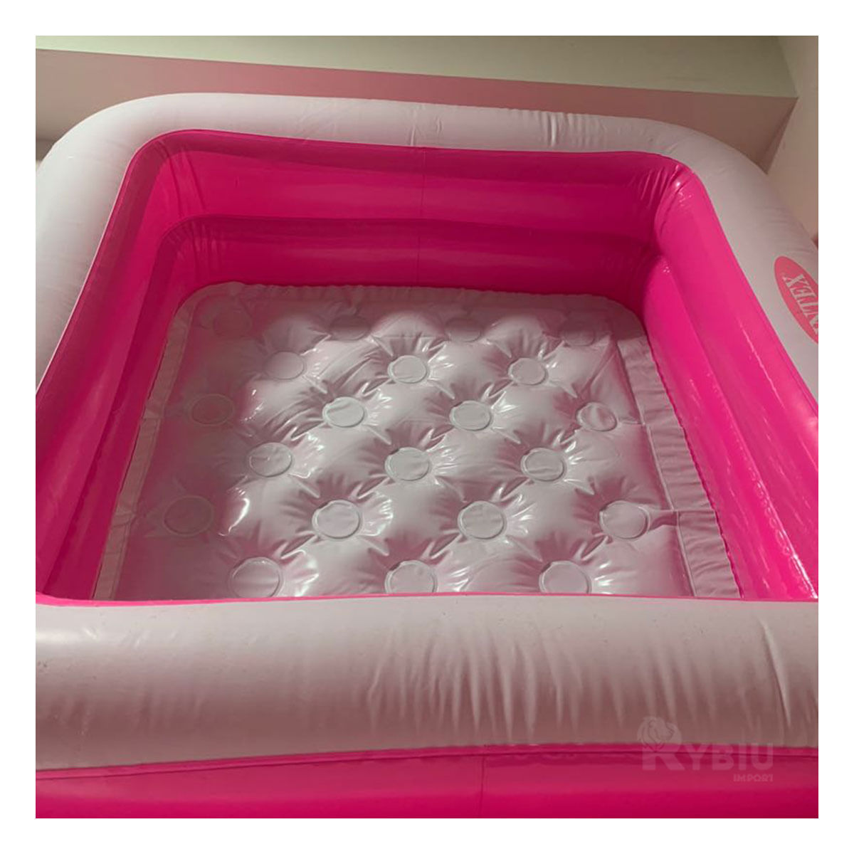 Piscina con Bordes Suaves de Color Rosado Y+Papel de Regalo