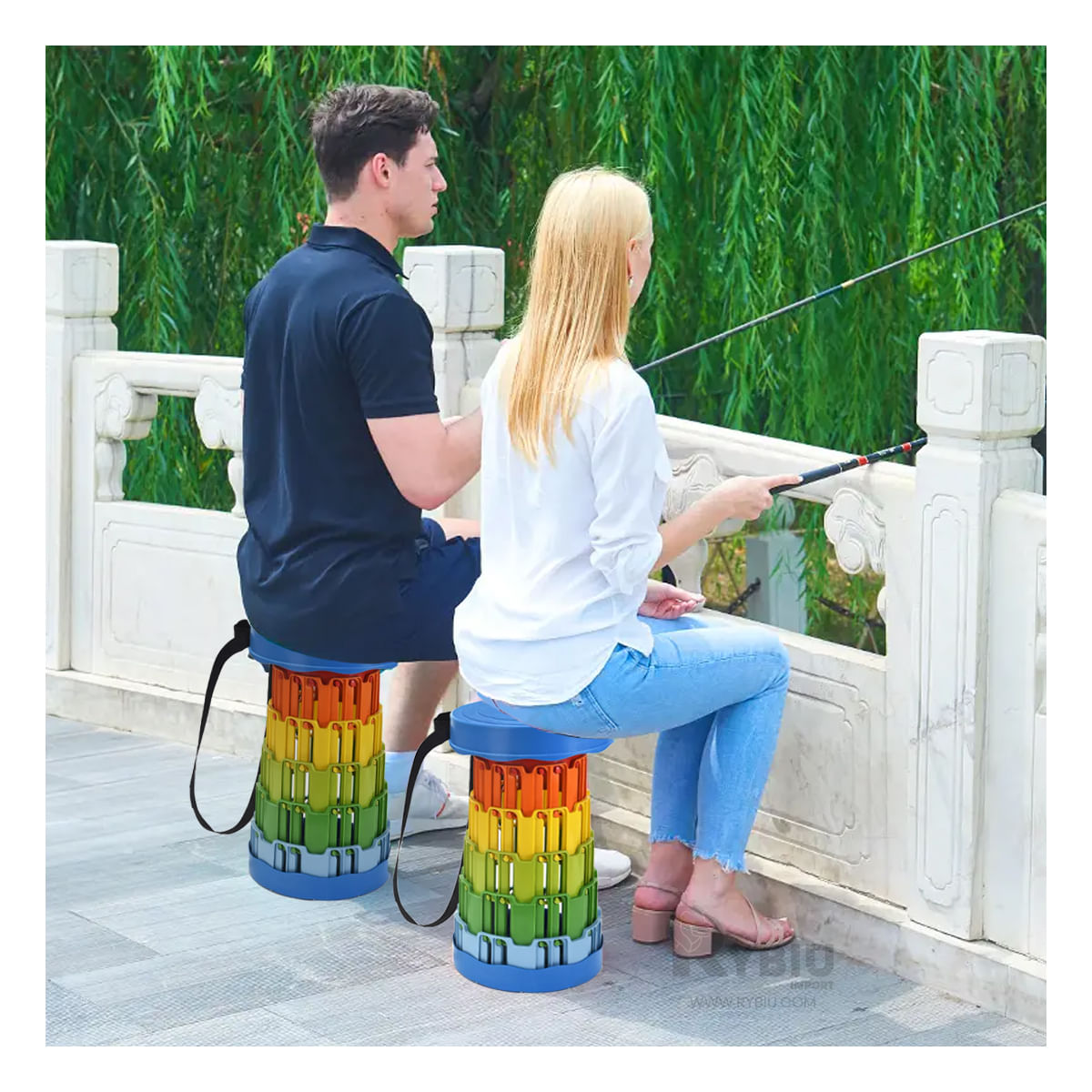 Silla Adaptable Colorido de Tapa Azul Y+Papel de Regalo