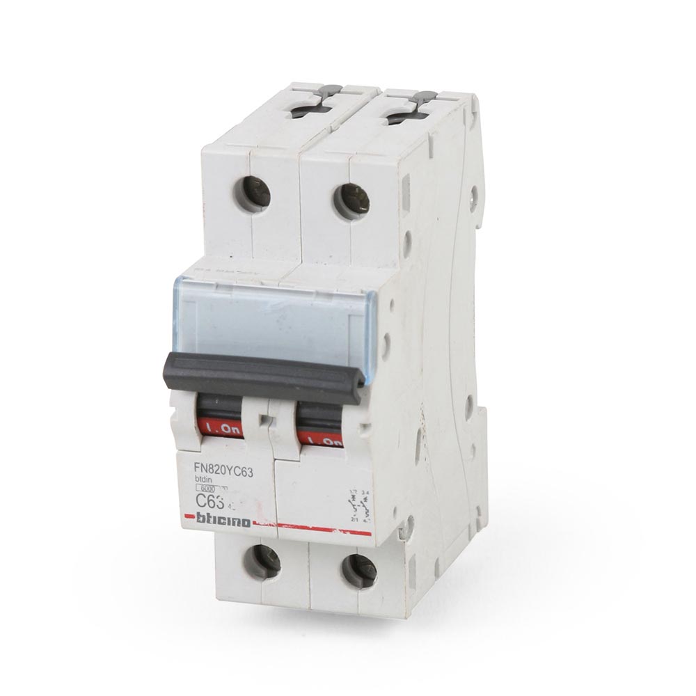 Interruptor Termomagnético 2x63A 220V-10KA Bticino