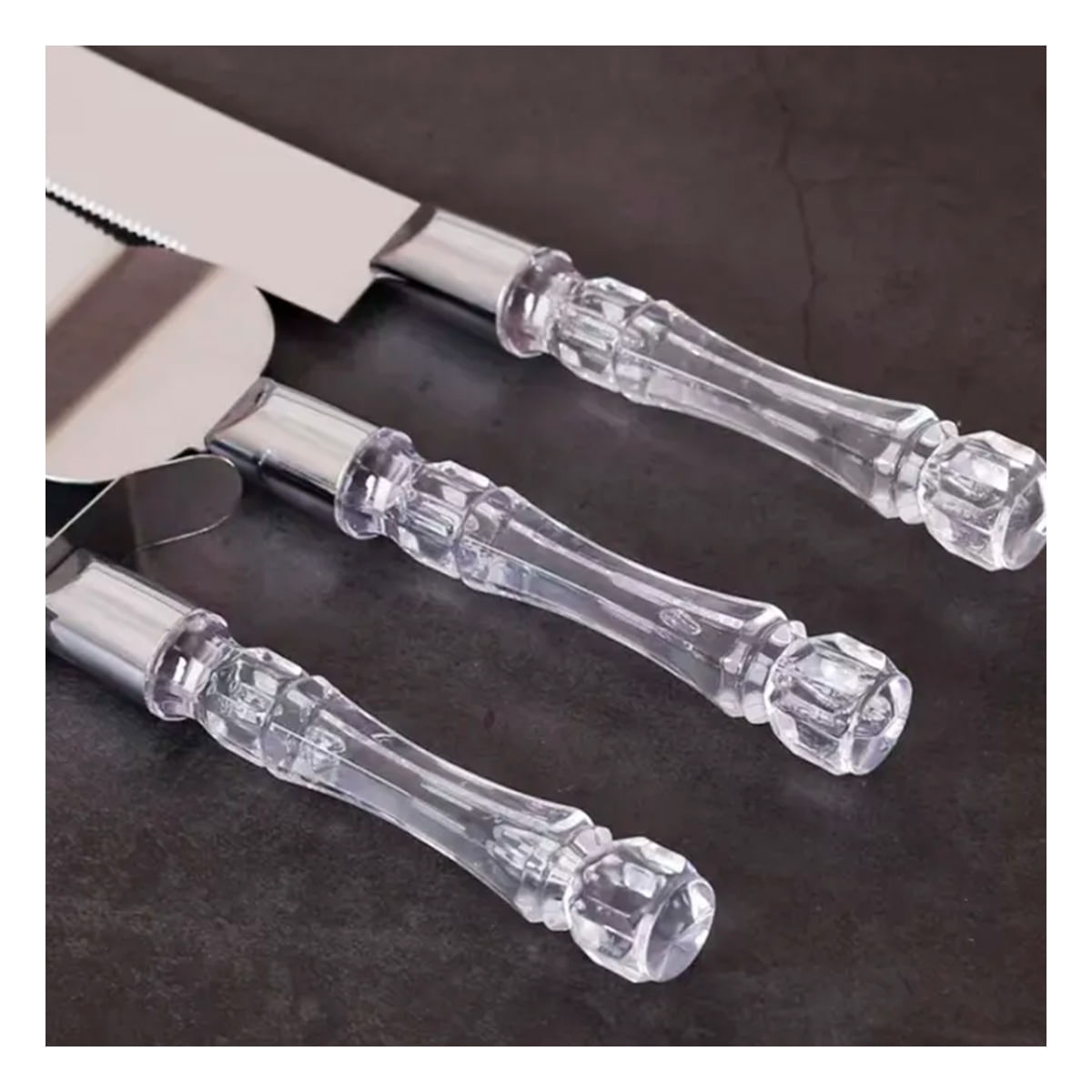 Set de Articulos para Cortar Pastel en Gris Y+Agendita