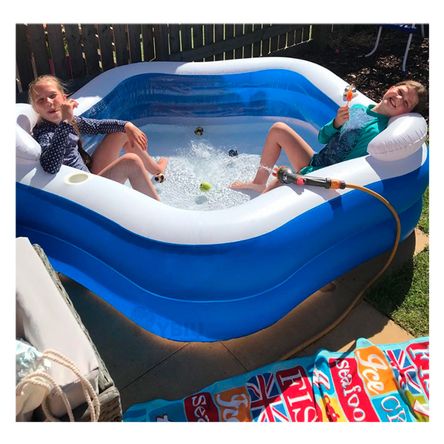 Piscina Familiar para Uso en Azul Y+Stickers Piscina Familiar para Uso en Azul Y+Stickers