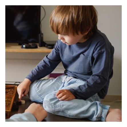 Juego de Mesa Moderno con Tablero de Madera
