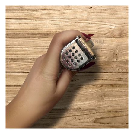 Triturador de Ajo de Diseño Innovador en Plateado Y+Agendita Triturador de Ajo de Diseño Innovador en Plateado Y+Agendita