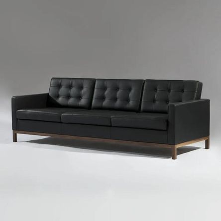 SOFA DE TRES ASIENTOS KNOLL EN CUERO NEGRO CON BASE DE MADERA SOFA DE TRES ASIENTOS KNOLL EN CUERO NEGRO CON BASE DE MADERA