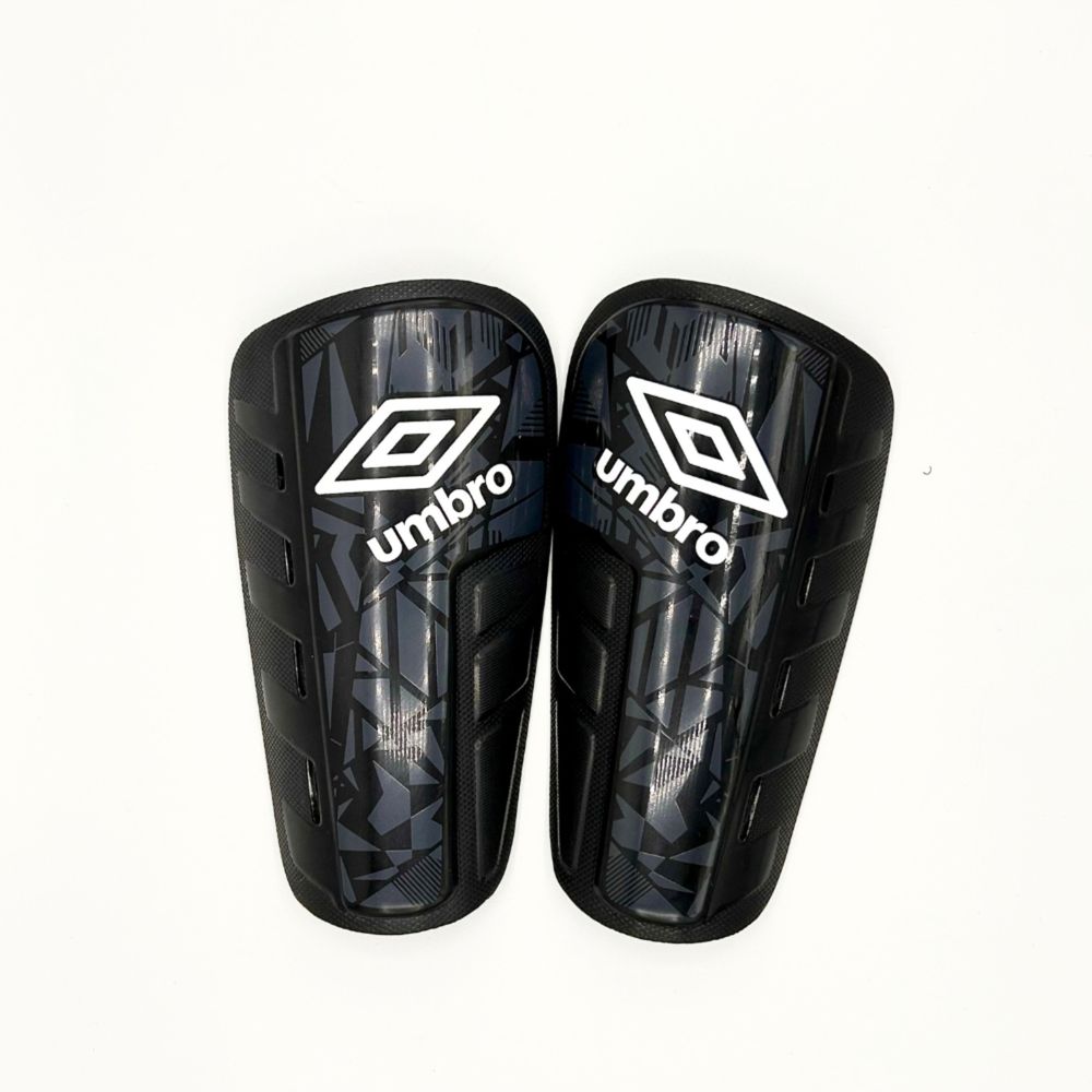 Canillera Deportiva Umbro Defender 21430U-090 Negro