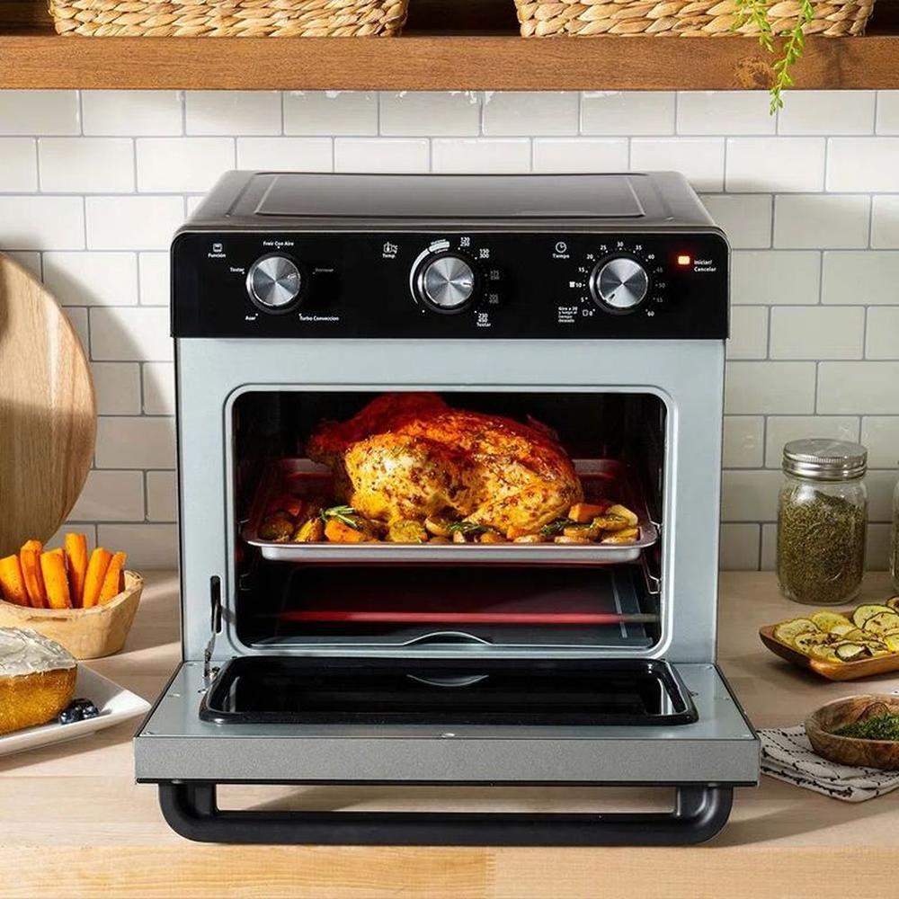 Horno con freidora de aire Oster® de 22 litros TSSTTVMAF1NS