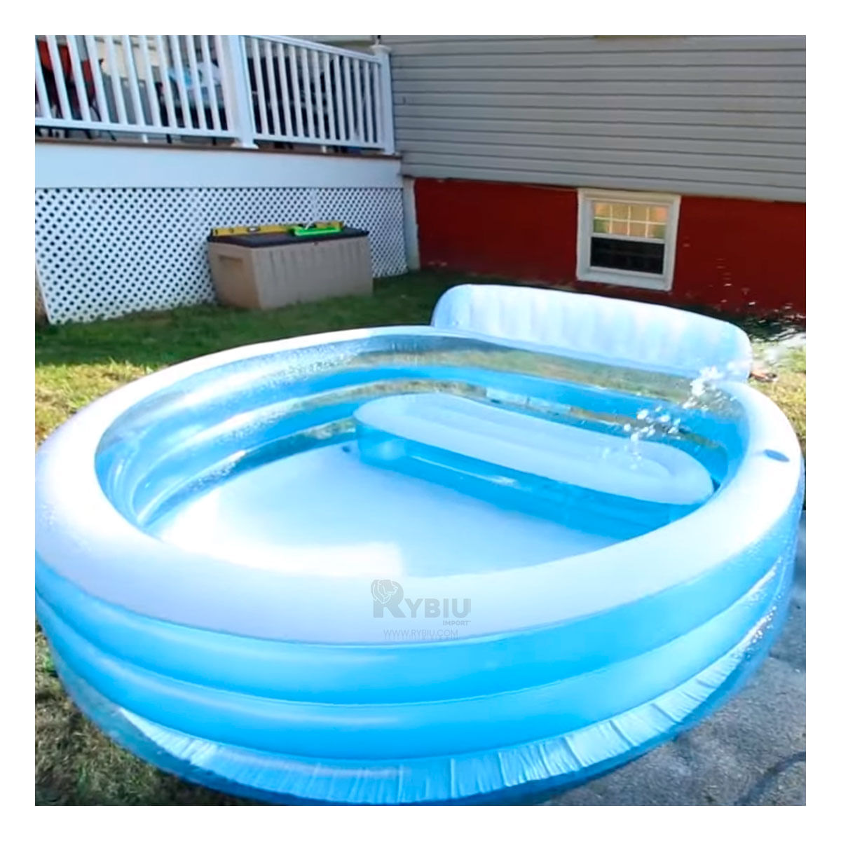 Piscina Familiar de Tono Celeste Y+Agendita